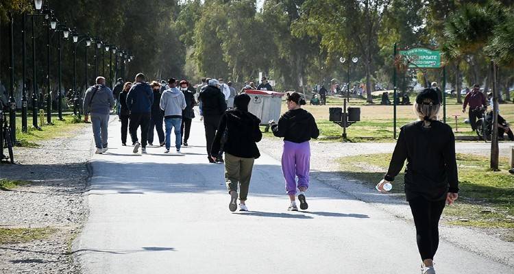 Κορωνοϊός: Στα 1.496 τα κρούσματα, 707 οι διασωληνωμένοι | 53 θάνατοι