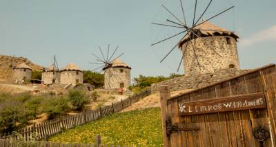 &Omicron; &pi;&rho;ό&epsilon;&delta;&rho;&omicron;&sigmaf; &Kappa;&omicron;&nu;&tau;&iota;ά &kappa;&alpha;&lambda;&epsilon;ί &sigma;&epsilon; &sigma;&upsilon;&nu;ά&nu;&tau;&eta;&sigma;&eta;