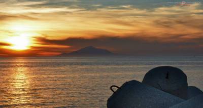 &Eta; &Lambda;ή&mu;&nu;&omicron;&sigmaf; &kappa;&alpha;&iota; ά&lambda;&lambda;&alpha; 19 &nu;&eta;&sigma;&iota;ά &pi;&omicron;&upsilon; &mu;ά&gamma;&epsilon;&psi;&alpha;&nu; &tau;&omicron;&nu; Guardian