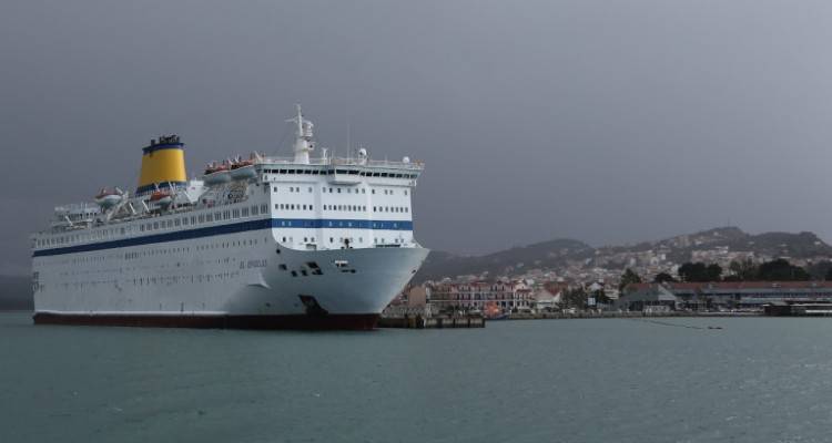 &laquo;&Theta;&rho;ί&lambda;&epsilon;&rho;&raquo; &mu;&epsilon; &tau;&omicron; &pi;&lambda;&omicron;ί&omicron; &laquo;&Epsilon;&lambda;. &Beta;&epsilon;&nu;&iota;&zeta;έ&lambda;&omicron;&sigmaf;&raquo;: &Pi;&lambda;&eta;&rho;&omicron;&phi;&omicron;&rho;ί&epsilon;&sigmaf; &gamma;&iota;&alpha; 120 &kappa;&rho;&omicron;ύ&sigma;&mu;&alpha;&tau;&alpha; &kappa;&omicron;&rho;&omega;&nu;&omicron;ϊ&omicron;ύ