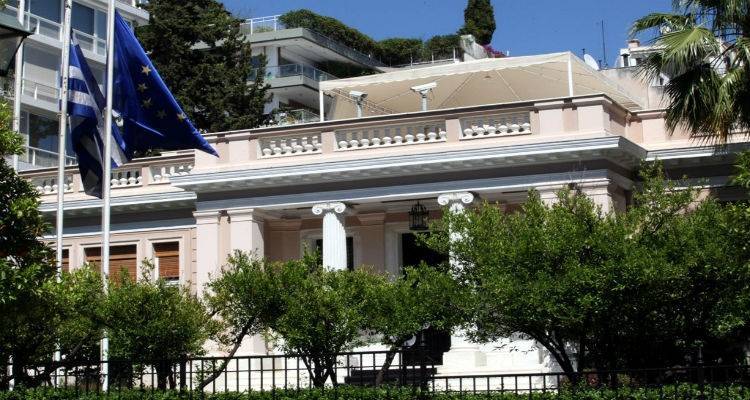 &Mu;&alpha;&xi;ί&mu;&omicron;&upsilon;: &Kappa;&alpha;&tau;' &alpha;&rho;&chi;ή&nu; &sigma;&upsilon;&mu;&phi;&omega;&nu;ί&alpha; &sigma;&tau;&iota;&sigmaf; &Beta;&rho;&upsilon;&xi;έ&lambda;&lambda;&epsilon;&sigmaf;