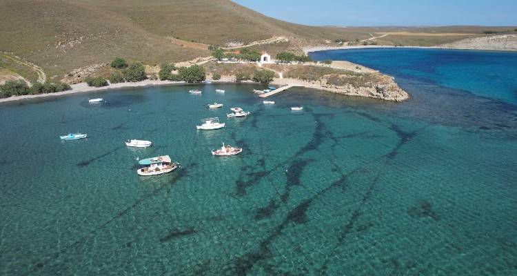 &Pi;&lambda;ά&kappa;&alpha; &Lambda;ή&mu;&nu;&omicron;&upsilon; | &Tau;&omicron; &pi;&alpha;&rho;&alpha;&delta;&omicron;&sigma;&iota;&alpha;&kappa;ό &psi;&alpha;&rho;&omicron;&chi;ώ&rho;&iota; &sigma;&tau;&eta;&nu; ά&kappa;&rho;&eta; &tau;&eta;&sigmaf; &chi;&epsilon;&rho;&sigma;&omicron;&nu;ή&sigma;&omicron;&upsilon;