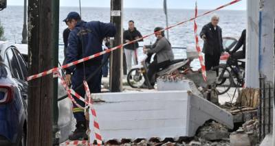 &Nu;&epsilon;&kappa;&rho;ή &gamma;&upsilon;&nu;&alpha;ί&kappa;&alpha; &sigma;&tau;&eta;&nu; &Kappa;ό&rho;&iota;&nu;&theta;&omicron;, &tau;&eta;&sigmaf; έ&pi;&epsilon;&sigma;&epsilon; &mu;&pi;&alpha;&lambda;&kappa;ό&nu;&iota; &sigma;&tau;&omicron; &kappa;&epsilon;&phi;ά&lambda;&iota;: &Sigma;&upsilon;&nu;&epsilon;&lambda;ή&phi;&theta;&eta; &omicron; &epsilon;&rho;&gamma;&omicron;&lambda;ά&beta;&omicron;&sigmaf;, &alpha;&nu;&alpha;&zeta;&eta;&tau;&omicron;ύ&nu;&tau;&alpha;&iota; &alpha;&kappa;ό&mu;&alpha; &tau;&rho;&epsilon;&iota;&sigmaf;