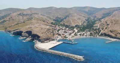 ag-efstratios-sti-skia-ton-ekselikseon-sto-aktoploiko-aitima-tou-limenikoy-tameio-gia-na-kiryxthei-to-limani-se-katastasi-ektaktou-anagkis