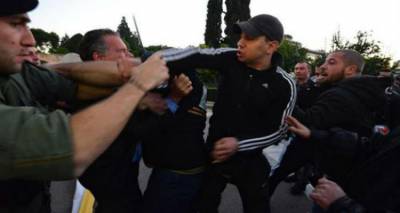 &Tau;&rho;&alpha;&mu;&pi;&omicron;ύ&kappa;&iota;&kappa;&eta; &epsilon;&pi;ί&theta;&epsilon;&sigma;&eta; &sigma;&tau;&omicron;&nu; &beta;&omicron;&upsilon;&lambda;&epsilon;&upsilon;&tau;ή &Gamma;. &Kappa;&omicron;&upsilon;&mu;&omicron;&upsilon;&tau;&sigma;ά&kappa;&omicron;