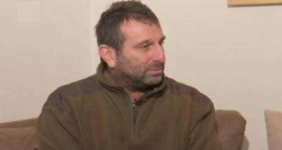 &Eta;&lambda;ί&alpha;&sigmaf; &Beta;&alpha;&lambda;ά&sigma;&eta;&sigmaf;: &laquo;&Epsilon;ί&mu;&alpha;&iota; έ&nu;&alpha; &kappa;&alpha;&kappa;&omicron;&pi;&omicron;&iota;&eta;&mu;έ&nu;&omicron; &pi;&alpha;&iota;&delta;ί, &delta;&epsilon;&nu; έ&chi;&omega; &mu;&epsilon;&gamma;&alpha;&lambda;ώ&sigma;&epsilon;&iota; ό&pi;&omega;&sigmaf; &epsilon;&sigma;&epsilon;ί&sigmaf;&raquo;