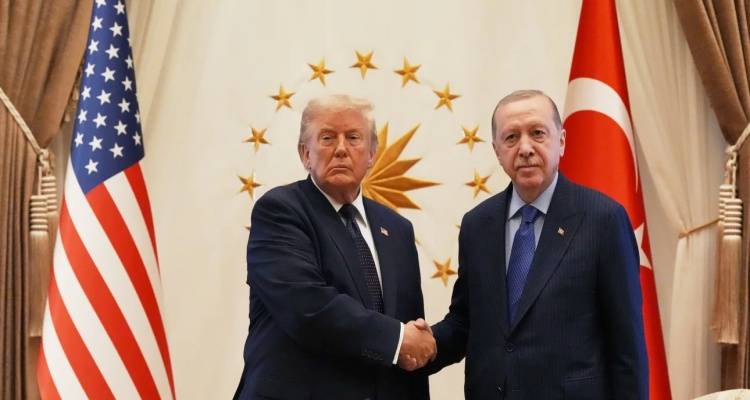 &Sigma;&tau;&omicron; &Lambda;&epsilon;&upsilon;&kappa;ό &Pi;&alpha;&lambda;ά&tau;&iota; &sigma;&tau;&eta;&nu; Ά&gamma;&kappa;&upsilon;&rho;&alpha; &omicron; &Tau;&rho;&alpha;&mu;&pi; -&laquo;&Theta;&alpha; &tau;&omicron; &sigma;&kappa;&epsilon;&phi;&tau;&omicron;ύ&mu;&epsilon;&raquo; &epsilon;ί&pi;&epsilon; &gamma;&iota;&alpha; &tau;&alpha; F-35, &laquo;&eta; &Tau;&omicron;&upsilon;&rho;&kappa;ί&alpha; ή&tau;&alpha;&nu; &pi;&iota;&omicron; &pi;&iota;&sigma;&tau;ή &sigma;&epsilon; &epsilon;&mu;ά&sigmaf; &alpha;&pi;ό ά&lambda;&lambda;&epsilon;&sigmaf; &chi;ώ&rho;&epsilon;&sigmaf;&raquo;