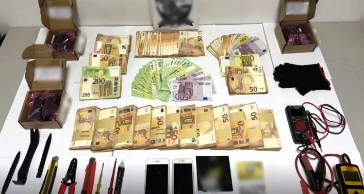 M&iota;&sigma;ό &epsilon;&kappa;&alpha;&tau;. &epsilon;&upsilon;&rho;ώ &tau;&alpha; &kappa;έ&rho;&delta;&eta; &tau;&omicron;&upsilon; &kappa;&upsilon;&kappa;&lambda;ώ&mu;&alpha;&tau;&omicron;&sigmaf; &pi;&omicron;&upsilon; έ&kappa;&lambda;&epsilon;&beta;&epsilon; &mu;&pi;&alpha;&tau;&alpha;&rho;ί&epsilon;&sigmaf; &lambda;&iota;&theta;ί&omicron;&upsilon; &alpha;&pi;ό &kappa;&epsilon;&rho;&alpha;ί&epsilon;&sigmaf; &kappa;&iota;&nu;&eta;&tau;ή&sigmaf; | &Pi;ώ&sigmaf; έ&theta;&epsilon;&tau;&alpha;&nu; &sigma;&epsilon; &kappa;ί&nu;&delta;&upsilon;&nu;&omicron; &tau;&omicron; 112