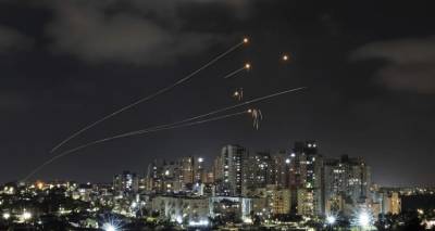 &laquo;&Beta;&rho;ά&zeta;&epsilon;&iota;&raquo; &eta; &Mu;έ&sigma;&eta; &Alpha;&nu;&alpha;&tau;&omicron;&lambda;ή: &Sigma;&tau;&eta;&nu; &alpha;&nu;&alpha;&mu;&omicron;&nu;ή &tau;&omicron; &Iota;&sigma;&rho;&alpha;ή&lambda; &gamma;&iota;&alpha; &tau;&eta; &chi;&epsilon;&rho;&sigma;&alpha;ί&alpha; &epsilon;&pi;ί&theta;&epsilon;&sigma;&eta; | &laquo;&Epsilon;&kappa;&beta;&iota;ά&zeta;&epsilon;&iota;&raquo; &eta; &Chi;&alpha;&mu;ά&sigmaf; &gamma;&iota;&alpha; &tau;&omicron;&upsilon;&sigmaf; &omicron;&mu;ή&rho;&omicron;&upsilon;&sigmaf;