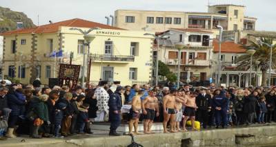 &Pi;&rho;&alpha;&gamma;&mu;&alpha;&tau;&omicron;&pi;&omicron;&iota;ή&theta;&eta;&kappa;&epsilon; &omicron; &Alpha;&gamma;&iota;&alpha;&sigma;&mu;ό&sigmaf; &tau;&omega;&nu; &upsilon;&delta;ά&tau;&omega;&nu; &sigma;&tau;&eta; &Mu;ύ&rho;&iota;&nu;&alpha; (photos)