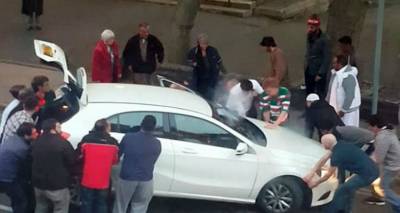 Έ&sigma;&omega;&sigma;&alpha;&nu; 7&chi;&rho;&omicron;&nu;&omicron; &pi;&alpha;&iota;&delta;ί &pi;&omicron;&upsilon; &pi;&alpha;&rho;&alpha;&sigma;ύ&rho;&theta;&eta;&kappa;&epsilon; &alpha;&pi;ό &alpha;&upsilon;&tau;&omicron;&kappa;ί&nu;&eta;&tau;&omicron; (video)