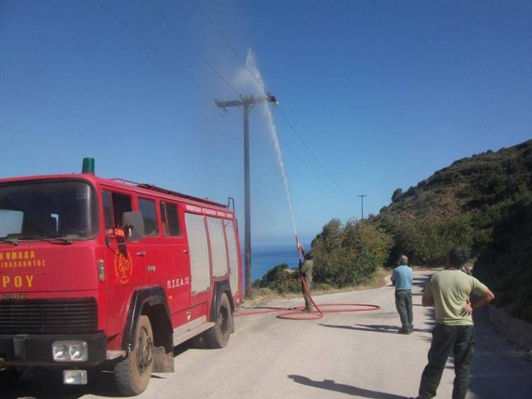 Φωτιά από κολώνα της ΔΕΗ εχθές στη Λήμνο