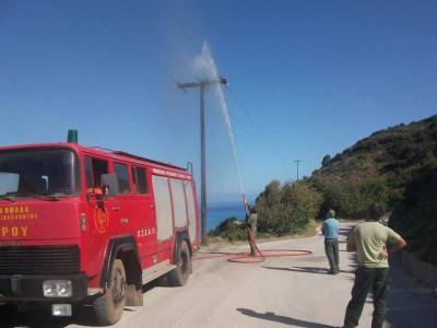 Φωτιά από κολώνα της ΔΕΗ εχθές στη Λήμνο