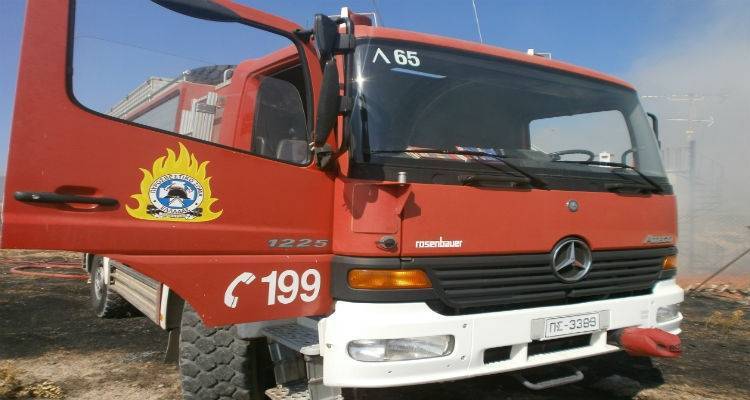 Φωτιά το πρωί στην παραλία &quot;Εβγάτης&quot; | Ολοσχερής καταστροφή για το &quot;Καράβι&quot;