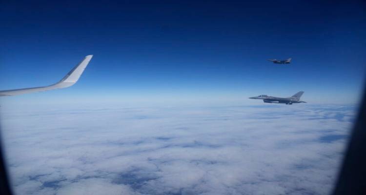 &Omicron;&iota; &Eta;&Pi;&Alpha; &epsilon;&gamma;&kappa;&rho;ί&nu;&omicron;&upsilon;&nu; &pi;&alpha;&rho;&alpha;&delta;ό&sigma;&epsilon;&iota;&sigmaf; F-16 &sigma;&tau;&eta;&nu; &Omicron;&upsilon;&kappa;&rho;&alpha;&nu;ί&alpha; &alpha;&pi;ό &tau;&eta; &Delta;&alpha;&nu;ί&alpha; &kappa;&alpha;&iota; &tau;&eta;&nu; &Omicron;&lambda;&lambda;&alpha;&nu;&delta;ί&alpha;