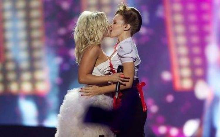 &Pi;ά&nu;&omega; &alpha;&pi;ό 5 &epsilon;&kappa;&alpha;&tau;&omicron;&mu;&mu;ύ&rho;&iota;&alpha; &epsilon;ί&delta;&alpha;&nu; Eurovision