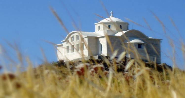 &Pi;&iota;&omicron; "&lambda;&epsilon;&upsilon;&kappa;ό&sigmaf;" &omicron; Ά&gamma;&iota;&omicron;&sigmaf; &Nu;&iota;&kappa;ό&lambda;&alpha;&sigmaf; &mu;&epsilon; &delta;&omega;&rho;&epsilon;ά &kappa;&alpha;&tau;&omicron;ί&kappa;&omicron;&upsilon; &tau;&eta;&sigmaf; &Mu;ύ&rho;&iota;&nu;&alpha;&sigmaf;