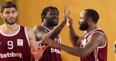 Ή&phi;&alpha;&iota;&sigma;&tau;&omicron;&sigmaf;: &Delta;&iota;&pi;&lambda;ή &kappa;&omicron;&rho;&upsilon;&phi;&alpha;ί&alpha; &epsilon;&pi;ί&delta;&omicron;&sigma;&eta; &tau;&rho;ί&pi;&omicron;&nu;&tau;&omega;&nu;