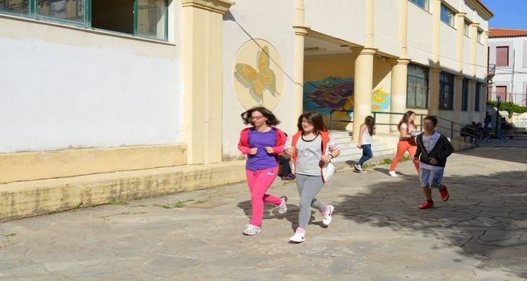 Γυμνάσιο Μύρινας: «Ένα μίλι την ημέρα... κι ένα μήλο την ημέρα... το γιατρό τον κάνει πέρα» (photos)