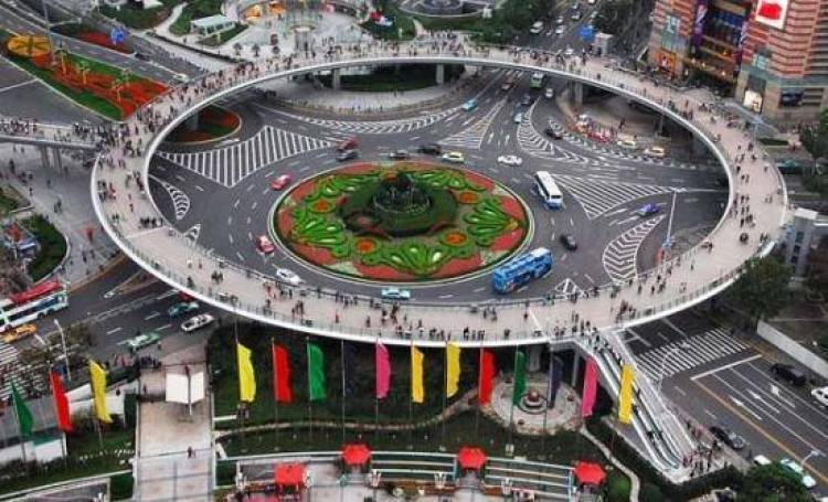 Η πιο εντυπωσιακή πεζογέφυρα!