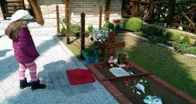 &Iota;.&Nu;. &Alpha;&gamma;ί&alpha;&sigmaf; &Tau;&rho;&iota;ά&delta;&alpha;&sigmaf;: &Epsilon;&kappa;&delta;&rho;&omicron;&mu;ή &Lambda;&eta;&mu;&nu;&iota;ώ&nu; &sigma;&tau;&eta; &Beta;ό&rho;&epsilon;&iota;&omicron; &Epsilon;&lambda;&lambda;ά&delta;&alpha; &kappa;&alpha;&iota; &tau;&omicron;&nu; &tau;ά&phi;&omicron; &tau;&omicron;&upsilon; &Alpha;&gamma;ί&omicron;&upsilon; &Pi;&alpha;ϊ&sigma;ί&omicron;&upsilon;