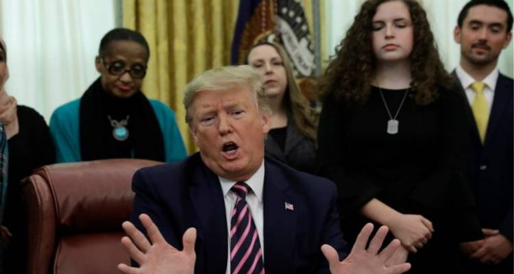 Ο Τραμπ απειλεί να τερματίσει μόνιμα κάθε χρηματοδότηση στον ΠΟΥ