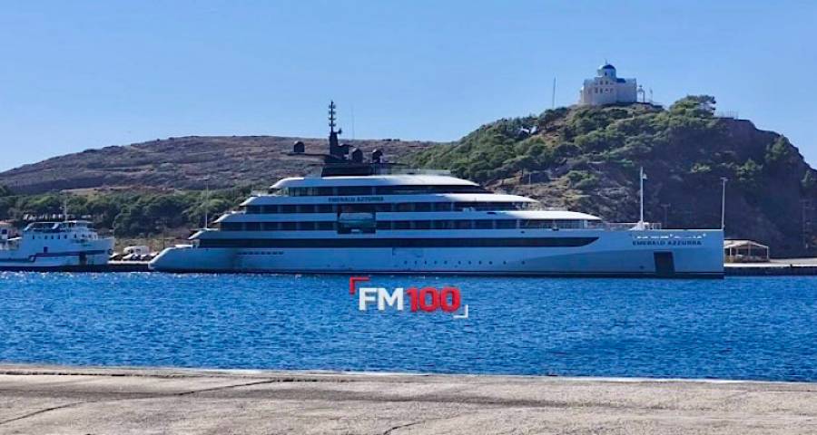 &Sigma;&tau;&omicron; &lambda;&iota;&mu;ά&nu;&iota; &tau;&eta;&sigmaf; &Mu;ύ&rho;&iota;&nu;&alpha;&sigmaf; &tau;&omicron; &pi;&omicron;&lambda;&upsilon;&tau;&epsilon;&lambda;έ&sigmaf; Emerald Azzurra