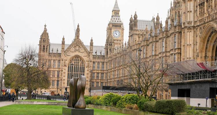 &Tau;&omicron; &Eta;&nu;&omega;&mu;έ&nu;&omicron; &Beta;&alpha;&sigma;ί&lambda;&epsilon;&iota;&omicron; &psi;&eta;&phi;ί&sigma;&tau;&eta;&kappa;&epsilon; &omega;&sigmaf; &tau;&omicron; &delta;&epsilon;ύ&tau;&epsilon;&rho;&omicron; &pi;&iota;&omicron; &mu;ί&zeta;&epsilon;&rho;&omicron; &mu;έ&rho;&omicron;&sigmaf; &sigma;&tau;&omicron;&nu; &kappa;ό&sigma;&mu;&omicron; &sigma;&epsilon; &mu;&iota;&alpha; &nu;έ&alpha; &delta;&eta;&mu;&omicron;&sigma;&kappa;ό&pi;&eta;&sigma;&eta;