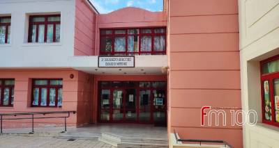 &Kappa;&epsilon;&rho;&alpha;&mu;έ&omega;&sigmaf;: &Tau;&eta;&lambda;&epsilon;&kappa;&pi;&alpha;ί&delta;&epsilon;&upsilon;&sigma;&eta; &alpha;&nu; &kappa;&lambda;&epsilon;ί&sigma;&epsilon;&iota; &kappa;ά&pi;&omicron;&iota;&omicron; &sigma;&chi;&omicron;&lambda;&epsilon;ί&omicron; &lambda;ό&gamma;&omega; &kappa;&alpha;&kappa;&omicron;&kappa;&alpha;&iota;&rho;ί&alpha;&sigmaf;
