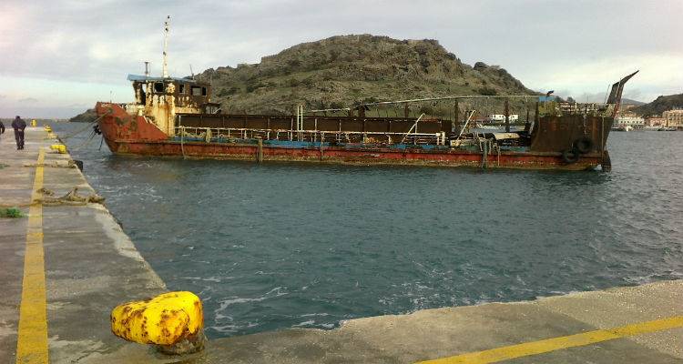 Έ&sigma;&pi;&alpha;&sigma;&alpha;&nu; &tau;&alpha; &sigma;&chi;&omicron;&iota;&nu;&iota;ά &tau;&omicron;&upsilon; "KONGE" | &Zeta;&eta;&mu;ί&epsilon;&sigmaf; &sigma;&tau;&eta;&nu; &pi;&rho;&omicron;&beta;&lambda;ή&tau;&alpha; &tau;&omicron;&upsilon; &lambda;&iota;&mu;&alpha;&nu;ί&omicron;&upsilon; &tau;&eta;&sigmaf; &Mu;ύ&rho;&iota;&nu;&alpha;&sigmaf; (photos)