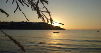 &Sigma;ύ&rho;&omicron;&sigmaf;, &tau;&omicron; &nu;&eta;&sigma;ί &pi;&omicron;&upsilon; &alpha;&nu;&omicron;ί&gamma;&epsilon;&iota; &tau;&eta;&nu; &alpha;&gamma;&kappa;&alpha;&lambda;&iota;ά &tau;&omicron;&upsilon; &sigma;&epsilon; ό&lambda;&omicron;&upsilon;&sigmaf;