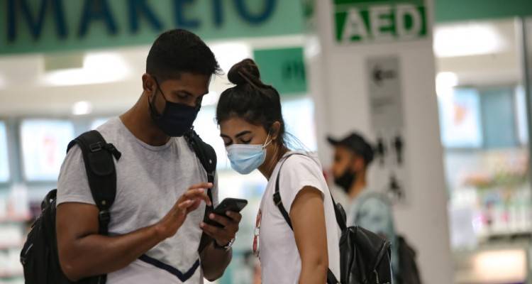 Κορωνοϊός -Στο τραπέζι τα νέα μέτρα: Τοπικά lockdown και κανόνες επιστροφής σε εργασία και σχολεία