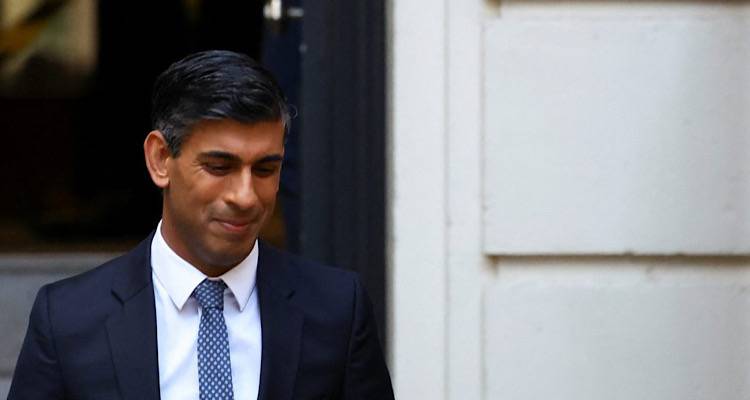 &Rho;ί&sigma;&iota; &Sigma;&omicron;ύ&nu;&alpha;&kappa;: &laquo;&Xi;ύ&lambda;&iota;&nu;&omicron;&sigmaf; &lambda;ό&gamma;&omicron;&sigmaf; &ndash; Ή&tau;&alpha;&nu; &sigma;&alpha;&nu; &nu;&alpha; &mu;&iota;&lambda;&omicron;ύ&sigma;&epsilon; έ&nu;&alpha; &rho;&omicron;&mu;&pi;ό&tau;&raquo; &ndash; &Tau;&alpha; &pi;&rho;ώ&tau;&alpha; &sigma;&chi;ό&lambda;&iota;&alpha; &tau;&omicron;&upsilon; &beta;&rho;&epsilon;&tau;&alpha;&nu;&iota;&kappa;&omicron;ύ &Tau;ύ&pi;&omicron;&upsilon;