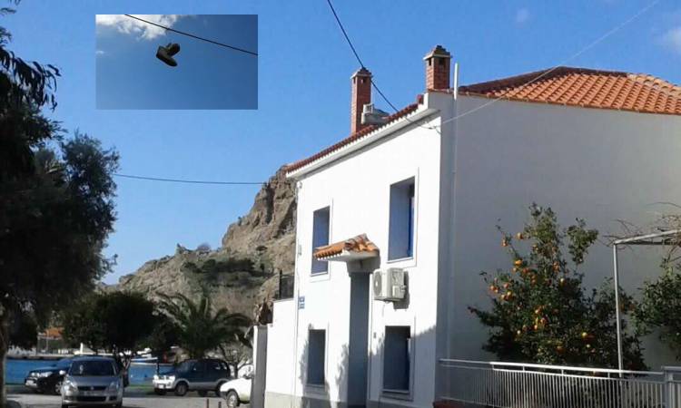 Μύρινα: Συνεχίζουν να προκαλούν απορία τα κρεμασμένα παπούτσια στα καλώδια της ΔΕΗ (photos)