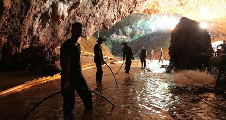 &Tau;&alpha;ϊ&lambda;ά&nu;&delta;&eta;: &Alpha;&gamma;&omega;&nu;ί&alpha; &gamma;&iota;&alpha; &tau;&alpha; 8 &pi;&alpha;&iota;&delta;&iota;ά &kappa;&alpha;&iota; &tau;&omicron;&nu; &pi;&rho;&omicron;&pi;&omicron;&nu;&eta;&tau;ή &pi;&epsilon;&rho;&iota;&mu;έ&nu;&omicron;&nu;&tau;&alpha;&sigmaf; &tau;&eta; &nu;έ&alpha; &epsilon;&pi;&iota;&chi;&epsilon;ί&rho;&eta;&sigma;&eta;