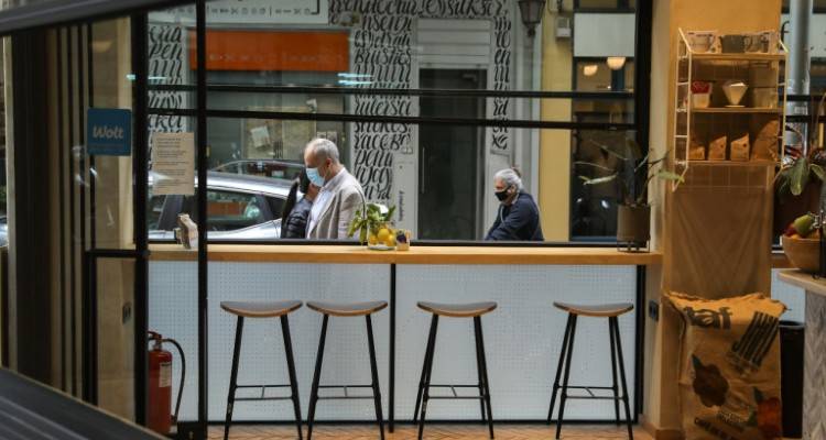 Σταδική άρση του lockdown | Πρώτα τα Γυμνάσια-Λύκεια, μετά η εστίαση, οι ημερομηνίες που εξετάζονται