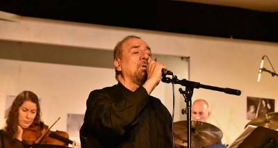 "&Tau;&iota; &nu;&alpha; &theta;&upsilon;&mu;&eta;&theta;ώ, &tau;&iota; &nu;&alpha; &xi;&epsilon;&chi;ά&sigma;&omega;" &mu;&epsilon; &tau;&omicron;&nu; &Gamma;&rho;&eta;&gamma;ό&rho;&eta; &Mu;&alpha;&nu;&iota;&nu;ά&kappa;&eta;: &Sigma;ή&mu;&epsilon;&rho;&alpha; &tau;&omicron; &alpha;&phi;&iota;έ&rho;&omega;&mu;&alpha; &mu;&nu;ή&mu;&eta;&sigmaf; &sigma;&tau;&alpha; 100 &chi;&rho;ό&nu;&alpha; 1922-2022