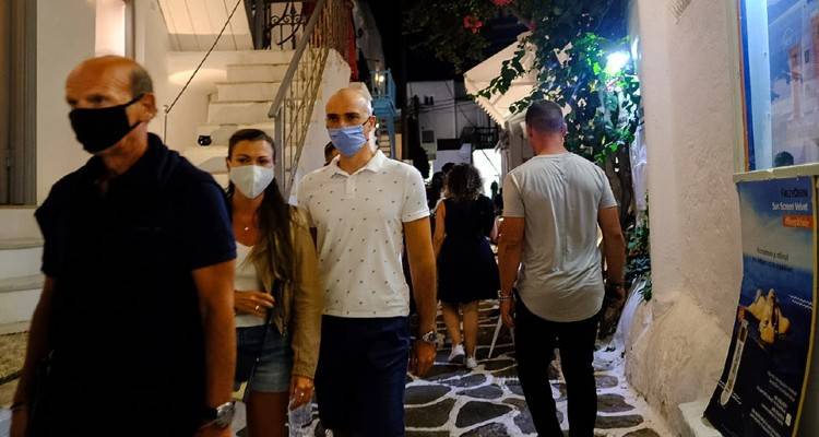 Κορωνοϊός: Ποιες περιοχές ανησυχούν τους ειδικούς - Ποια νησιά είναι στο «κόκκινο»