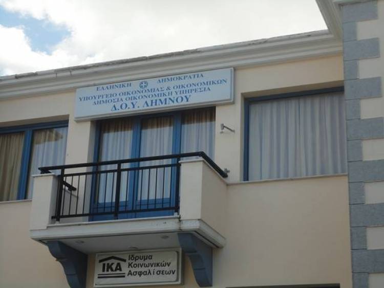 Κατάληψη στη ΔΟΥ Λήμνου