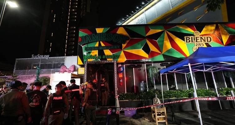 &Kappa;ό&lambda;&alpha;&sigma;&eta; &phi;&omega;&tau;&iota;ά&sigmaf; &mu;&epsilon; 27 &nu;&epsilon;&kappa;&rho;&omicron;ύ&sigmaf; &sigma;&epsilon; &pi;&alpha;&mu;&pi; &sigma;&tau;&eta;&nu; &Mu;&pi;&alpha;&nu;&gamma;&kappa;ό&kappa;, ά&nu;&theta;&rho;&omega;&pi;&omicron;&iota; έ&tau;&rho;&epsilon;&chi;&alpha;&nu; &pi;&alpha;&nu;&iota;&kappa;ό&beta;&lambda;&eta;&tau;&omicron;&iota; &nu;&alpha; &sigma;&omega;&theta;&omicron;ύ&nu;, &beta;ί&nu;&tau;&epsilon;&omicron;