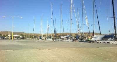 Στη Λήμνο κράτησαν τα σκάφη της Ρεγκάτας Φιλίας οι ισχυροί άνεμοι