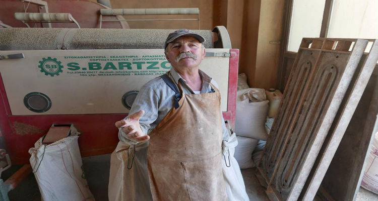 &Omicron; &epsilon;&pi;ί&mu;&omicron;&nu;&omicron;&sigmaf; &alpha;&lambda;&epsilon;&upsilon;&rho;ά&sigmaf; &tau;&eta;&sigmaf; &Lambda;ή&mu;&nu;&omicron;&upsilon; (photos)