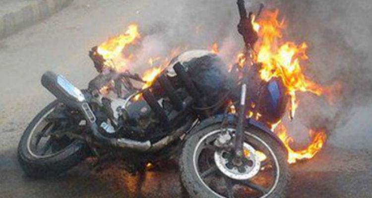 Παρανάλωμα του πυρός μοτοσικλέτα στο Πορτιανού