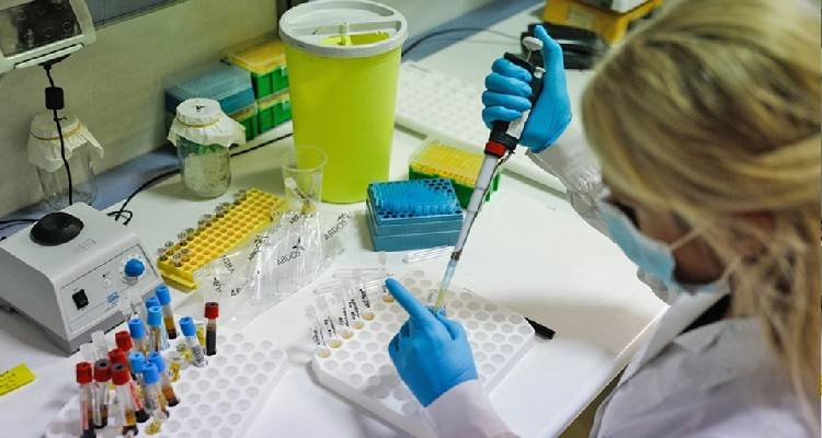 Μετάλλαξη Ομικρον: Στην Αθήνα τα δύο νέα ύποπτα κρούσματα