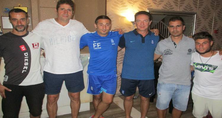 &Omicron; &Gamma;&alpha;&lambda;&alpha;&nu;ό&lambda;&epsilon;&upsilon;&kappa;&omicron;&sigmaf; &Phi;ά&rho;&omicron;&sigmaf; &Lambda;έ&sigma;&beta;&omicron;&upsilon;-&Lambda;ή&mu;&nu;&omicron;&upsilon; &tau;ί&mu;&eta;&sigma;&epsilon; Έ&lambda;&lambda;&eta;&nu;&epsilon;&sigmaf; &pi;&rho;&omicron;&pi;&omicron;&nu;&eta;&tau;έ&sigmaf; (photos)