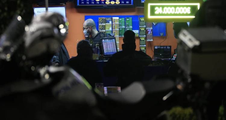 &Pi;ώ&sigmaf; έ&pi;&iota;&alpha;&sigma;&alpha;&nu; &tau;&omicron;&nu; &Tau;&omicron;ύ&rho;&kappa;&omicron; &delta;&omicron;&lambda;&omicron;&phi;ό&nu;&omicron; &tau;&omicron;&upsilon; &pi;&rho;ά&kappa;&tau;&omicron;&rho;&alpha; &lambda;ί&gamma;&omicron; &pi;&rho;&iota;&nu; &phi;ύ&gamma;&epsilon;&iota; &alpha;&pi;ό &tau;&eta; &chi;ώ&rho;&alpha; -Έ&kappa;&alpha;&nu;&epsilon; &kappa;&alpha;&tau;ό&pi;&tau;&epsilon;&upsilon;&sigma;&eta;, &tau;&omicron;&nu; &kappa;&alpha;&tau;έ&sigma;&phi;&alpha;&xi;&epsilon;