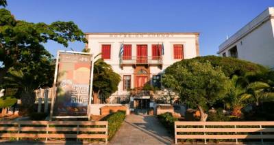 &Lambda;ή&mu;&nu;&omicron;&sigmaf;: &Chi;&epsilon;&iota;&mu;&epsilon;&rho;&iota;&nu;ό &omega;&rho;ά&rho;&iota;&omicron; &gamma;&iota;&alpha; &Mu;&omicron;&upsilon;&sigma;&epsilon;ί&omicron; &kappa;&alpha;&iota; &Alpha;&rho;&chi;&alpha;&iota;&omicron;&lambda;&omicron;&gamma;&iota;&kappa;&omicron;ύ&sigmaf; &Chi;ώ&rho;&omicron;&upsilon;&sigmaf;