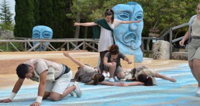 &Tau;&omicron; &Gamma;&upsilon;&mu;&nu;ά&sigma;&iota;&omicron; &Lambda;&iota;&beta;&alpha;&delta;&omicron;&chi;&omega;&rho;ί&omicron;&upsilon; &pi;&alpha;&rho;&omicron;&upsilon;&sigma;&iota;ά&zeta;&epsilon;&iota; &tau;&eta;&nu; &pi;&alpha;&rho;ά&sigma;&tau;&alpha;&sigma;&eta; &laquo;&Kappa;ύ&kappa;&lambda;&omega;&pi;&alpha;&sigmaf;&raquo; &tau;&omicron;&upsilon; &Epsilon;&upsilon;&rho;&iota;&pi;ί&delta;&eta;