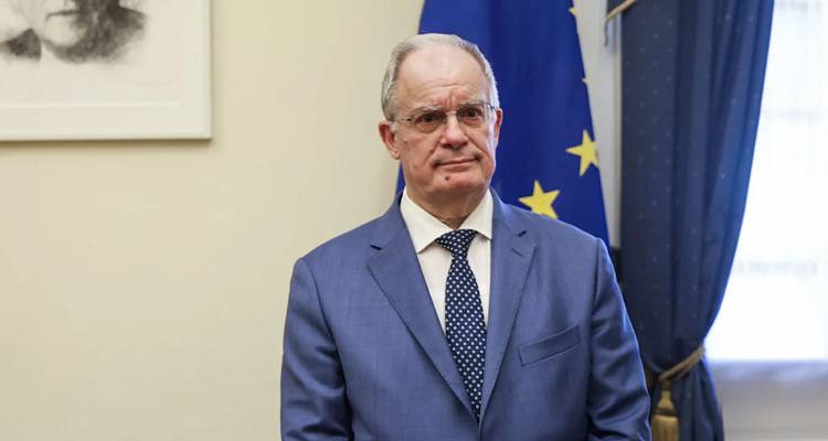 &Mu;&eta;&tau;&sigma;&omicron;&tau;ά&kappa;&eta;&sigmaf;: &Omicron; &Kappa;&omega;&nu;&sigma;&tau;&alpha;&nu;&tau;ί&nu;&omicron;&sigmaf; &Tau;&alpha;&sigma;&omicron;ύ&lambda;&alpha;&sigmaf; &upsilon;&pi;&omicron;&psi;ή&phi;&iota;&omicron;&sigmaf; &Pi;&rho;ό&epsilon;&delta;&rho;&omicron;&sigmaf; &tau;&eta;&sigmaf; &Delta;&eta;&mu;&omicron;&kappa;&rho;&alpha;&tau;ί&alpha;&sigmaf; - Ό&lambda;&omicron; &tau;&omicron; &mu;ή&nu;&upsilon;&mu;ά &tau;&omicron;&upsilon;