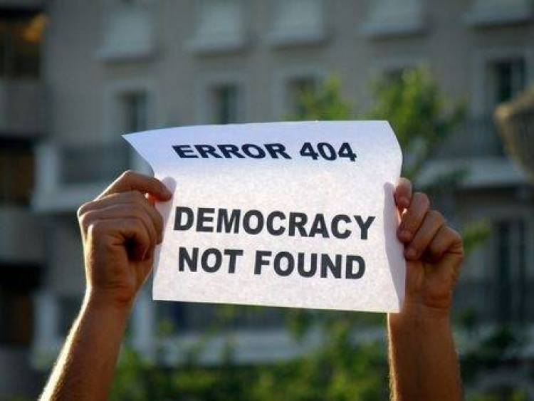New Statesman: Υπάρχει ακόμα δημοκρατία στην Ελλάδα;